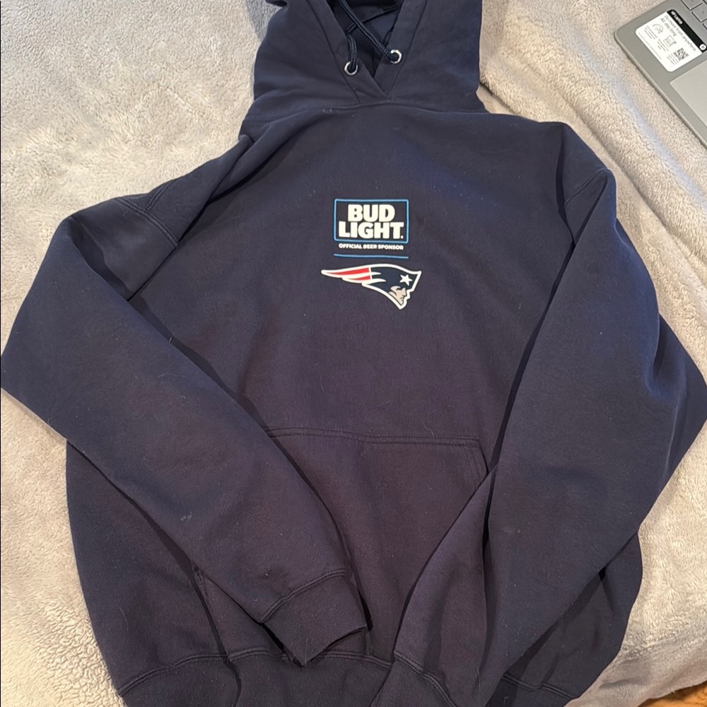 EXTREMELY RARE DISCONTINUED BUD LIGHT/PATRIOTS COLLAB HOODIE